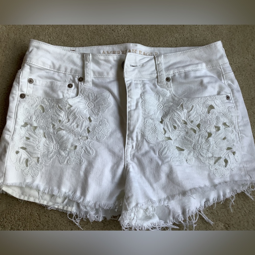 High Rise Shortie American Eagle, white, “embroidered” Sz 10 shorts